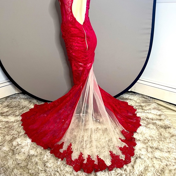 ONE OF A KIND! Red lace and sequin ball gown with neck line and train. - Picture 7 of 16
